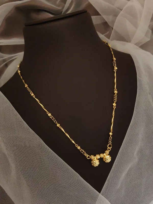 Elegant_Gold-Toned_Chain_Necklace_with_Triple_Ball_Pendant