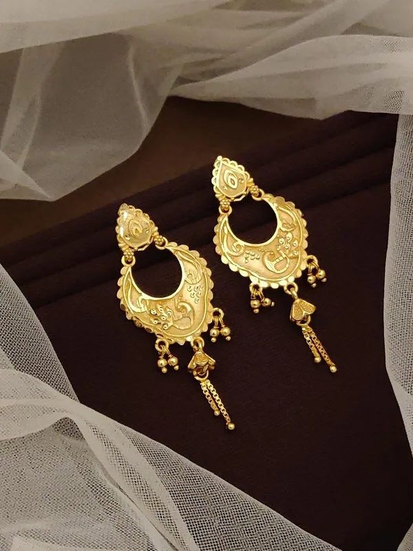 Traditional_Gold_Plated_Latkan_Earrings_For_Women_Girls_Latest_Fancy_Drop_Earrings_With_Chain_Design_Ethnic_Party_Wear_Jewelry