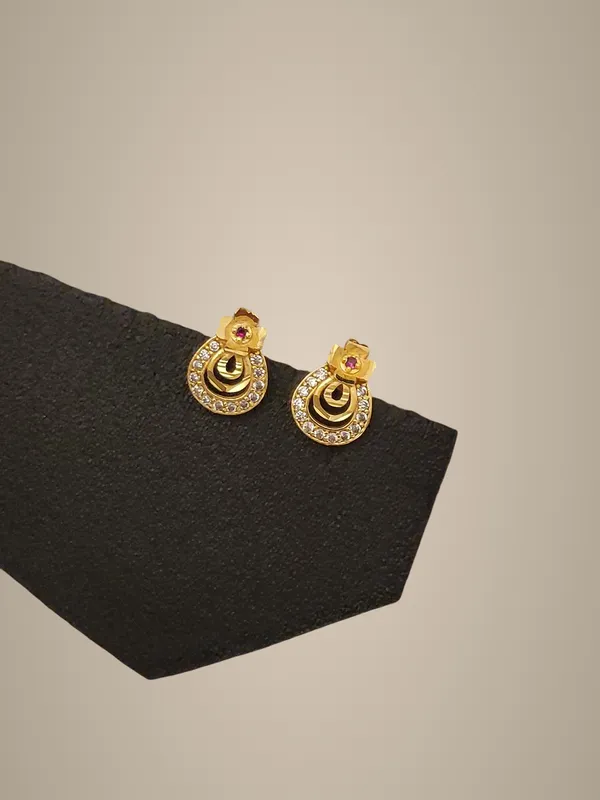 Elegant_Gold-Plated_Crescent_Moon_Stud_Earrings_with_Crystal_Detailing