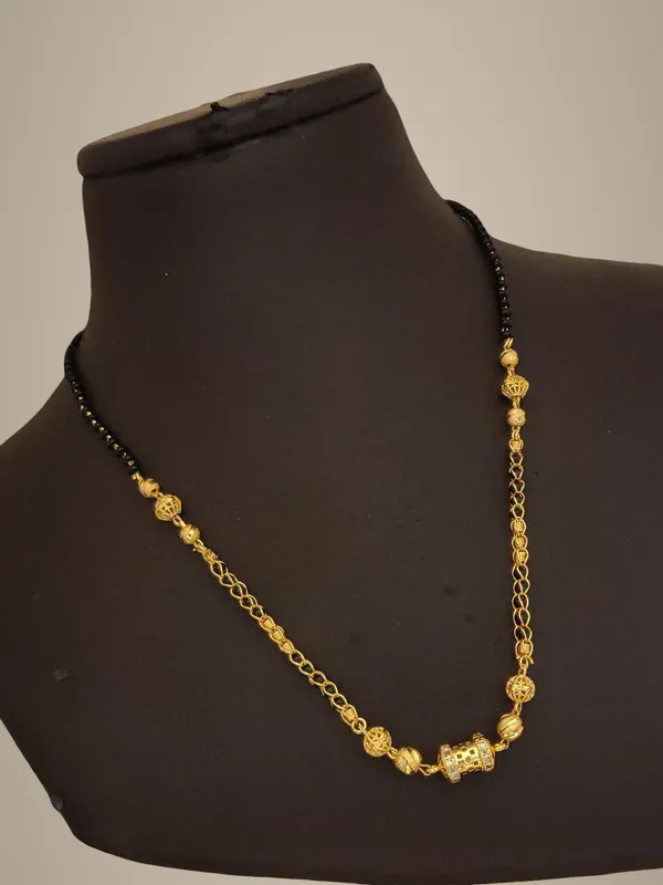 Traditional_Gold-Toned_Black_Beaded_Mangalsutra_Necklace
