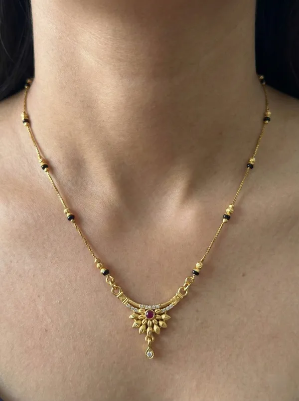 Traditional_Gold_Plated_Mangalsutra_Elegant_Floral_Pendant_Lightweight_Daily_Wear_Necklace_For_Women