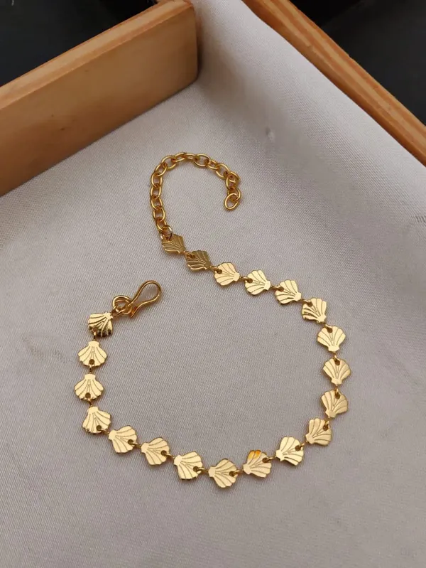 Stylish_Minimalist_Gold_Plated_Bracelet_Fashion_Jewellery_For_Women_Artificial_Gold_Bracelet_2026_Luxury_Jewellery_2026_Everyday_Wear_Affordable_Luxury_Gift_For_Her_Butterfly_Summer_Collection