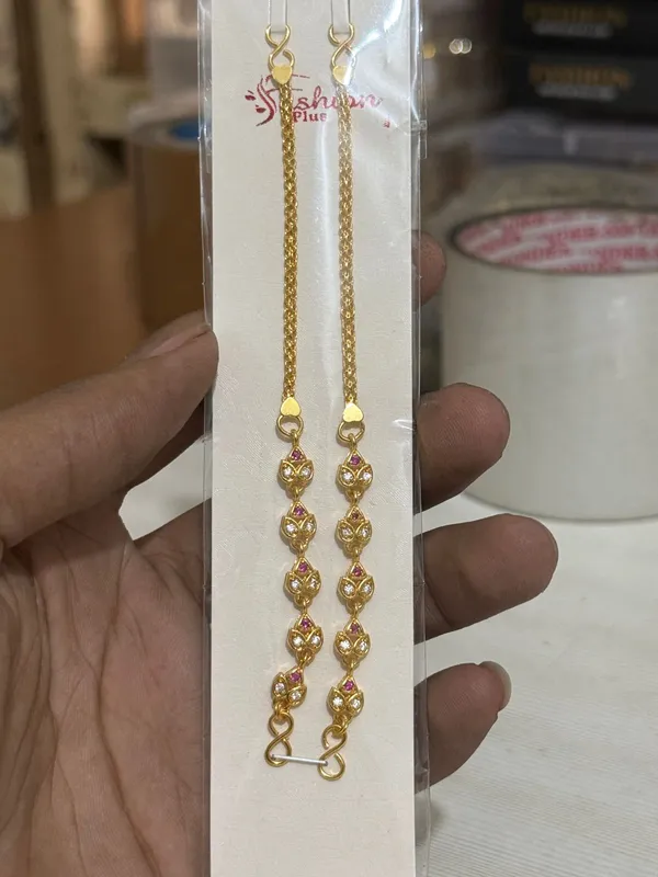 Gold-Toned_Anklet_with_Heart-Shaped_Beads_and_Pink_Stone_Accents