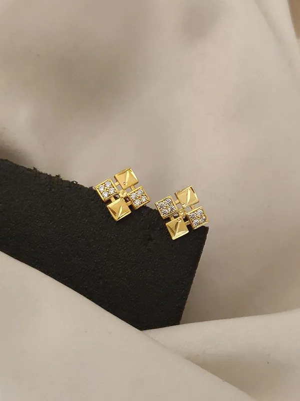 Elegant_Gold-Toned_Pyramid_Stud_Earrings_with_Crystal_Accents