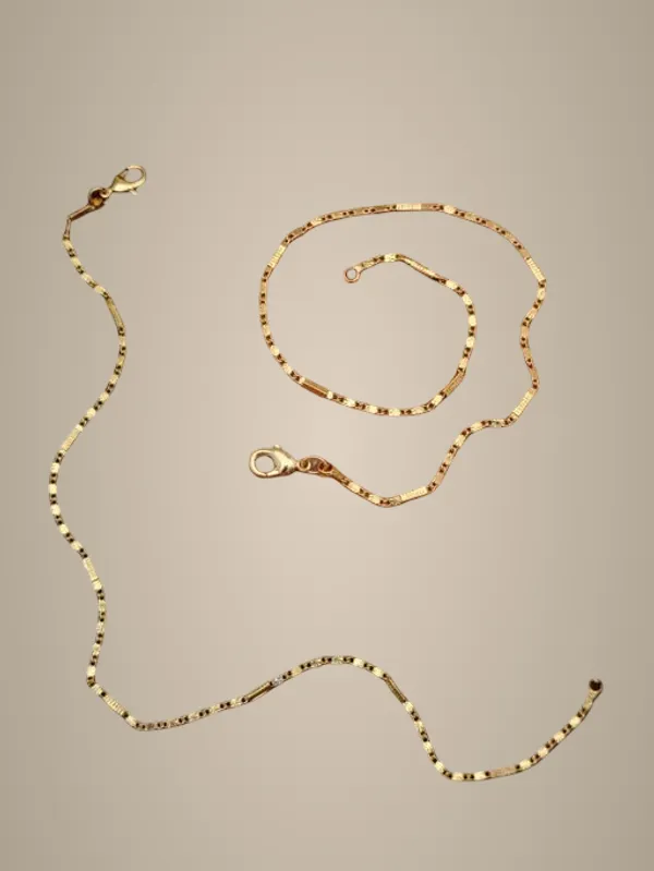 Elegant_Floral_Enamel_Chain_Bracelet_with_Gold_Finish