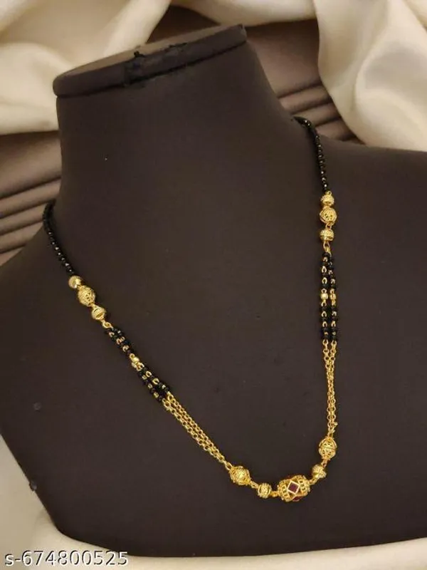 Single_Line_Black_Beads_Chain_With_Geometric_Stone_Pendant_Office_Wear_Short_Mangalsutra