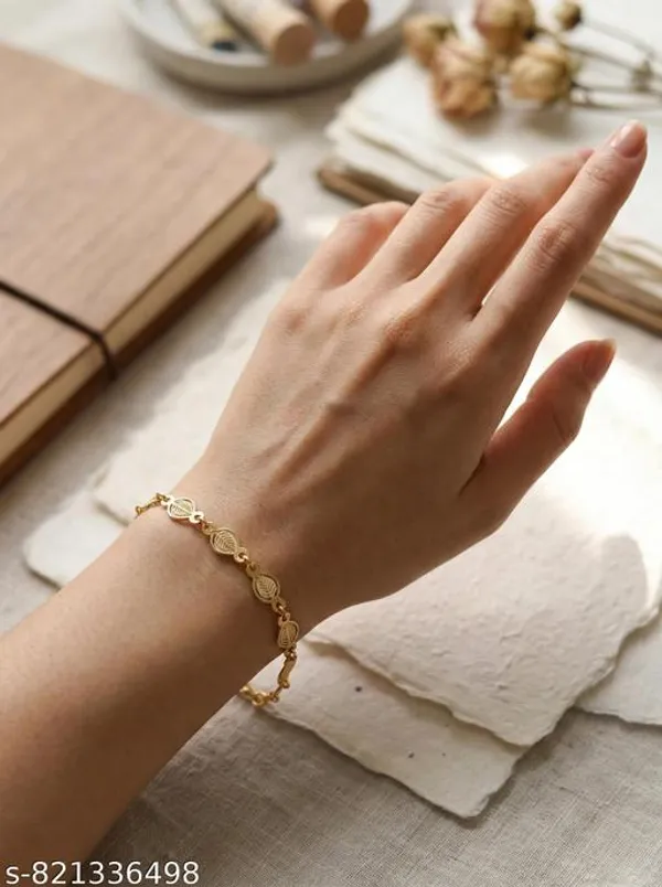 Stylish_Minimalist_Gold_Plated_Bracelet_Fashion_Jewellery_For_Women_Artificial_Gold_Bracelet_2026_Luxury_Jewellery_2026_Everyday_Wear_Affordable_Luxury_Gift_For_Her_Butterfly_Summer_Collection