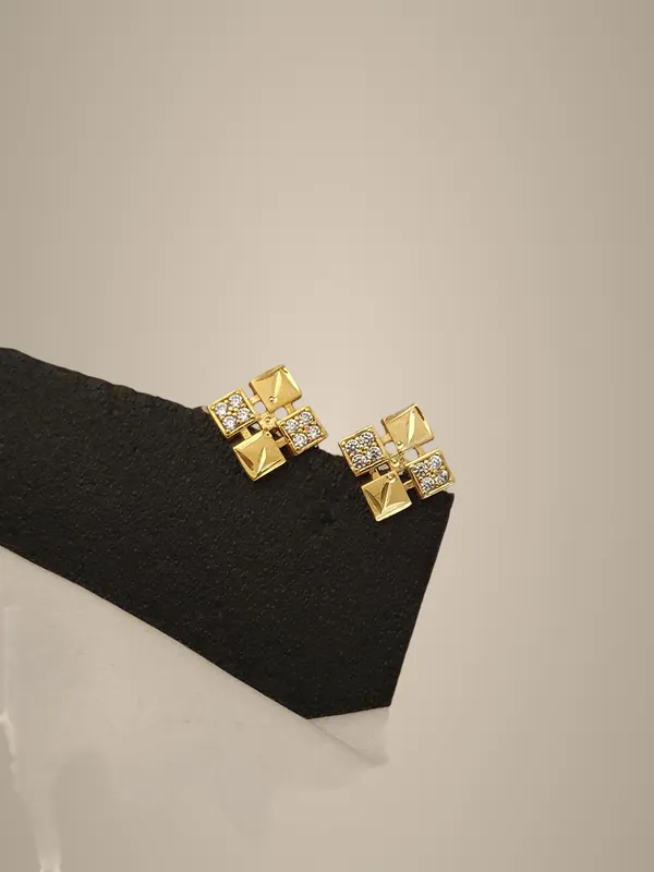 Elegant_Gold-Toned_Pyramid_Stud_Earrings_with_Crystal_Accents