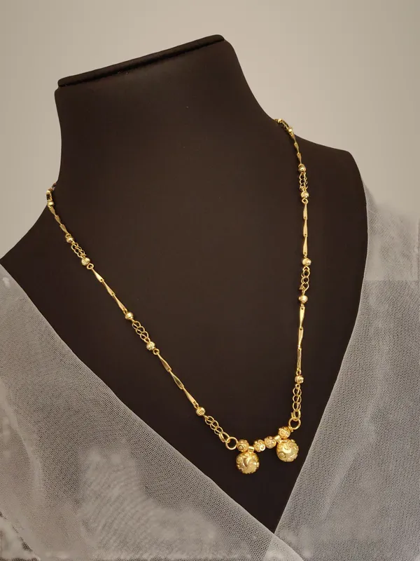 Elegant_Golden_Chain_Necklace_with_Dual_Pendant_Design