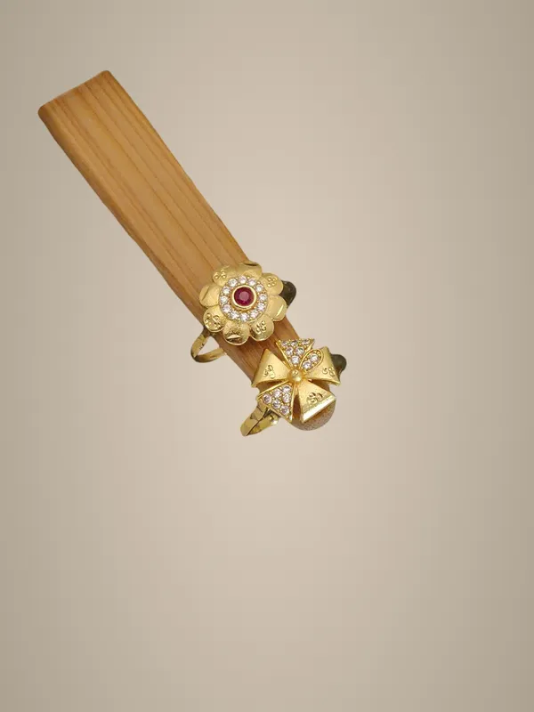 Elegant_Gold-Toned_Floral_Ring_Set_(Pack_of_2)