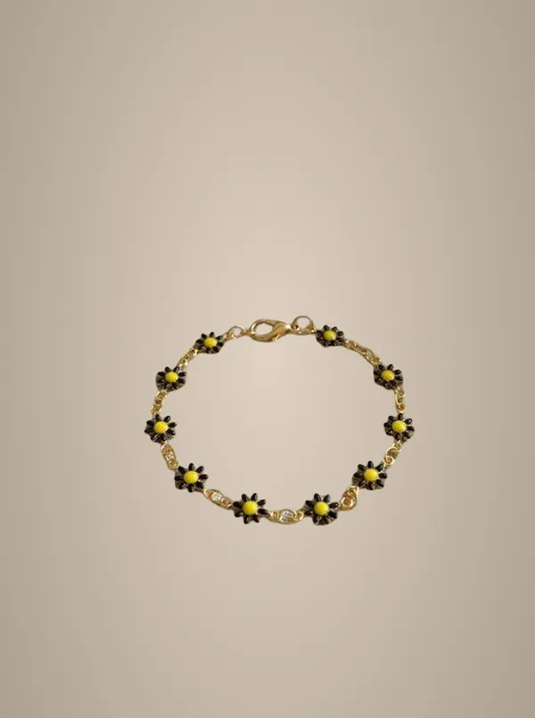 Cute_Gold_Plated_Black_Yellow_Daisy_Flower_Bracelet_For_Women_Stylish_Floral_Charm_Bracelet_Casual_Wear_Jewellery