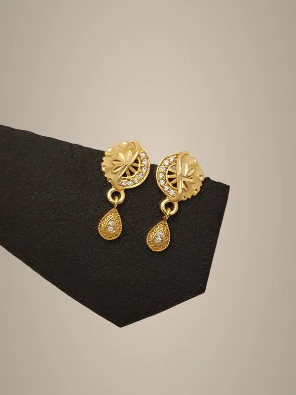 Gold-Plated_Teardrop_Stud_Earrings_with_Crystal_Accents