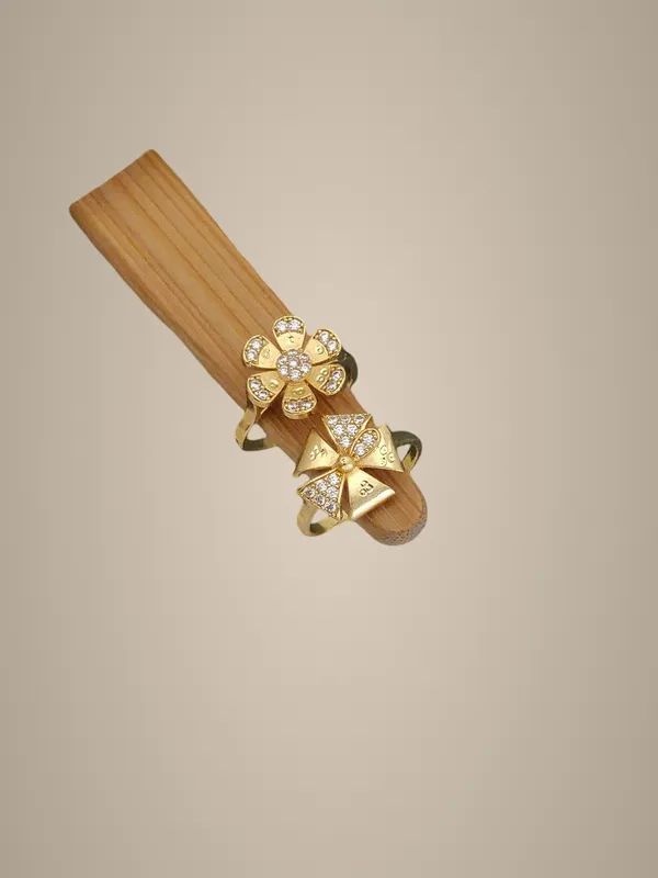 Reversible_Gold-Plated_Floral_and_Geometric_Ring_Set