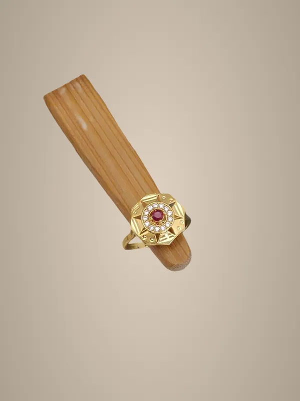 Vintage_Gold_Ring_with_Ruby_and_Diamond_Accents