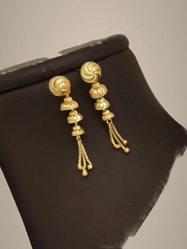 Traditional_Golden_Jhumka_Earrings_with_Tassel_Design
