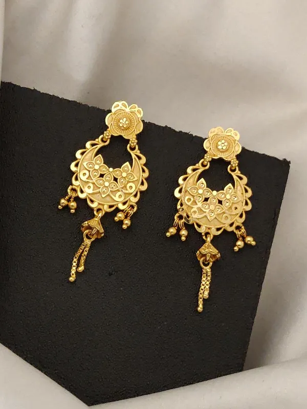 Heavy_Look_Gold_Forming_Kalkati_Chandbali_With_Embossed_Dal_Chhol_Hand_Work_Traditional_Festival_Wear_Golden_Earrings_With_Chain_Hanging