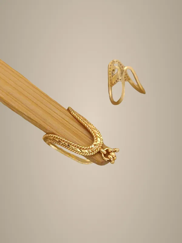 Gold-Toned_Twisted_Ring_Set_with_Crystal_Embellishments