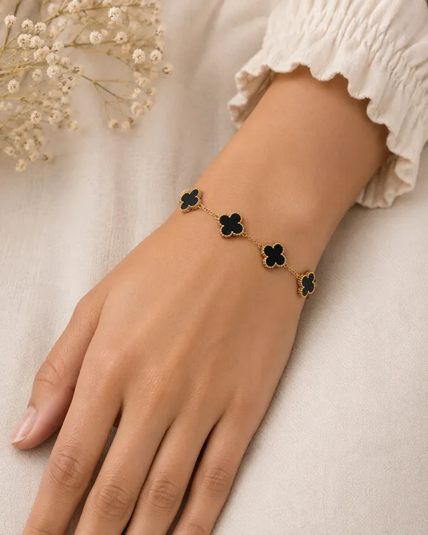 Black_Clover_Charm_Bracelet_