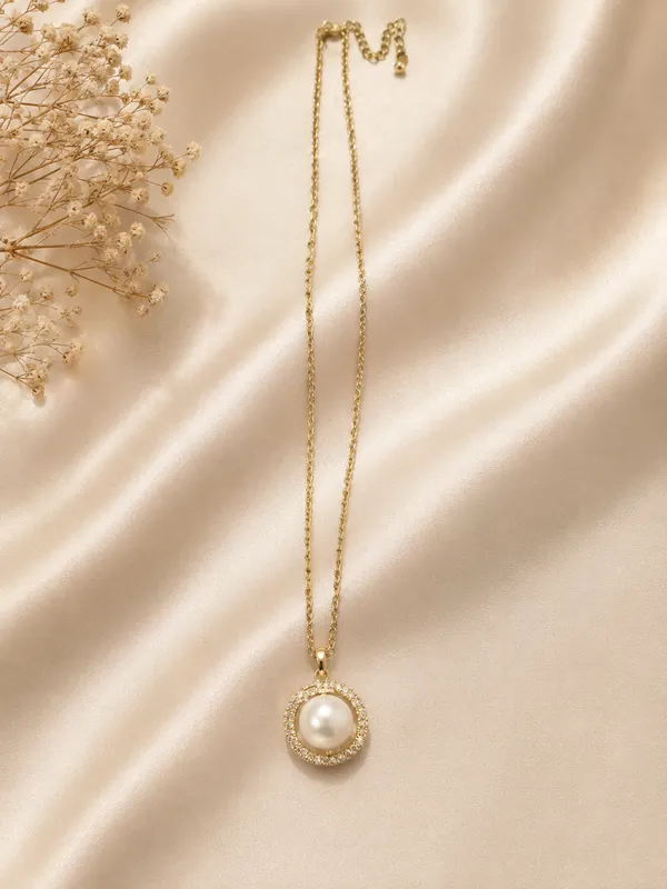 Elegant_Pearl_Glow_Necklace