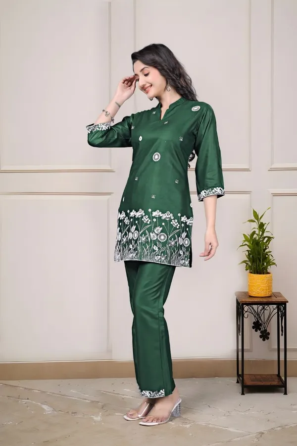 Embroidered_Shirt_Collar_Tunic_With_Trousers_Co-Ords