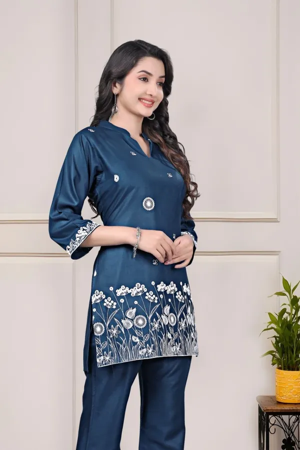 Embroidered_Shirt_Collar_Tunic_With_Trousers_Co-Ords