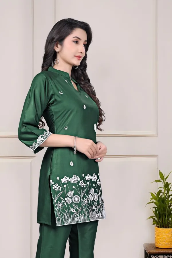 Embroidered_Shirt_Collar_Tunic_With_Trousers_Co-Ords