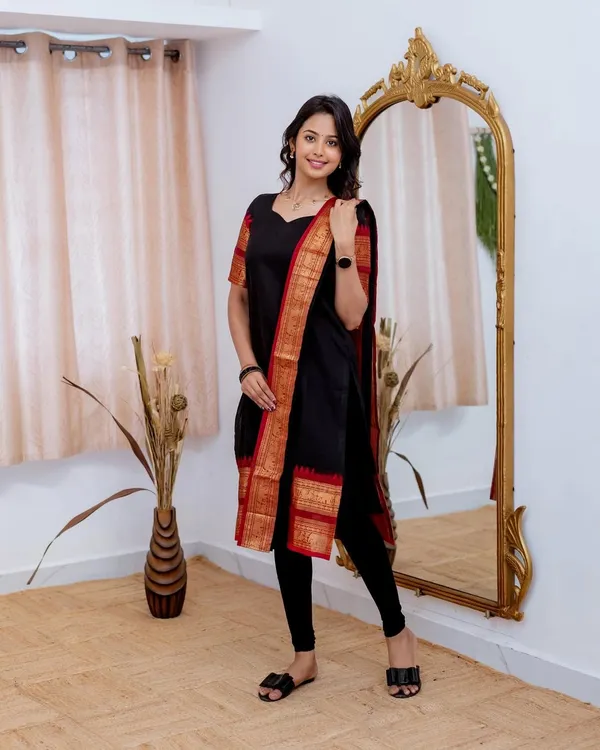 Ethnic_Motifs_Regular_Kurta_With_Dupatta