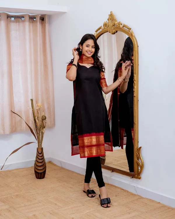 Ethnic_Motifs_Regular_Kurta_With_Dupatta