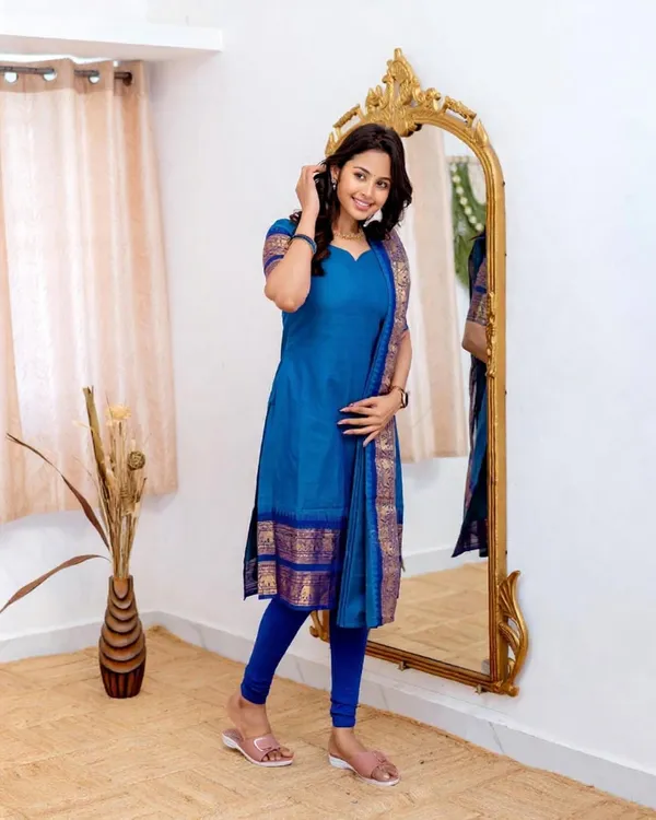 Ethnic_Motifs_Regular_Kurta_With_Dupatta