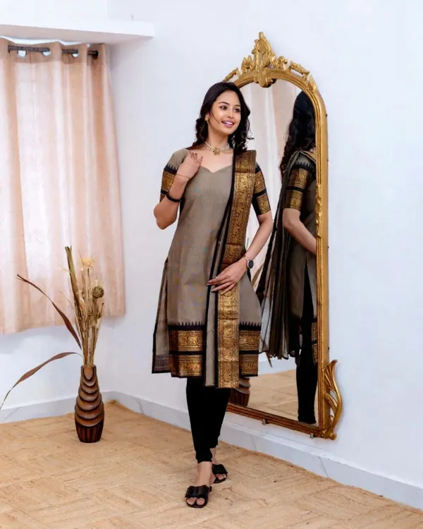 Ethnic_Motifs_Regular_Kurta_With_Dupatta