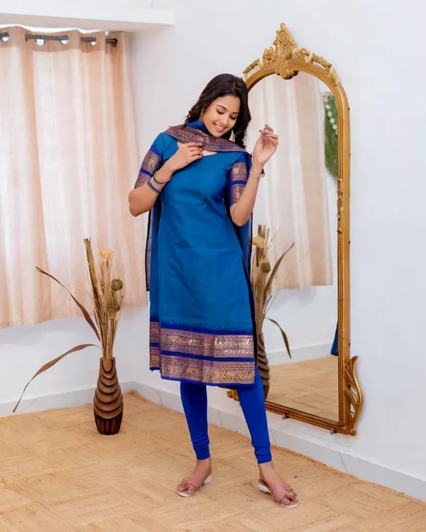 Ethnic_Motifs_Regular_Kurta_With_Dupatta