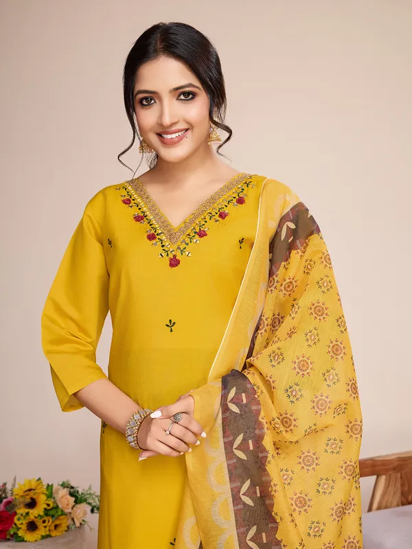 Self_Design_Kurta,_Trouser/Pant_&_Dupatta_Set