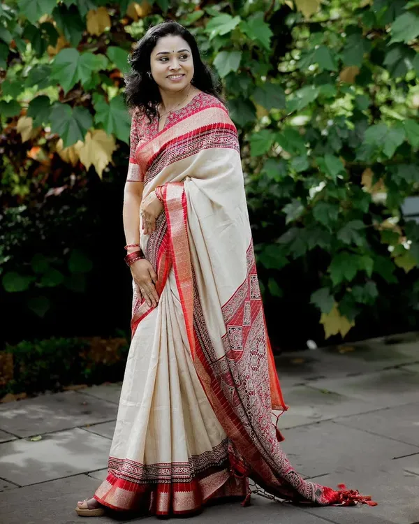 Authentic_Traditional_Cream_and_Maroon_Saree_with_Elegant_Golden_Weaving_|_With_Blouse_Piece