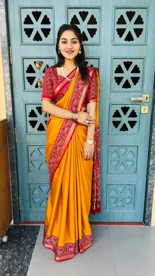 New_Traditional_Patola_Mal_Cotton_Saree_-_Pistal-Yellow_|_With_Blouse_Piece