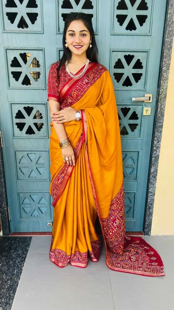 New_Traditional_Patola_Mal_Cotton_Saree_-_Pistal-Yellow_|_With_Blouse_Piece