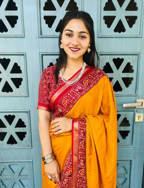 New_Traditional_Patola_Mal_Cotton_Saree_-_Pistal-Yellow_|_With_Blouse_Piece