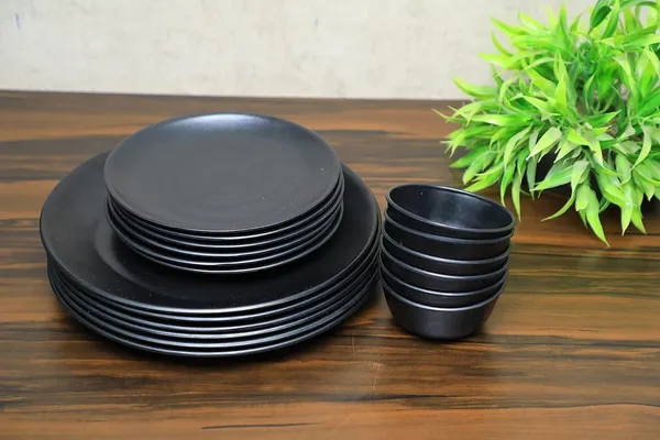 Black_Spiral_Melamine_Dinner_Set_Full_Plates_Half_Plates_With_Katoris_Matt_Black_Design_Combo_37