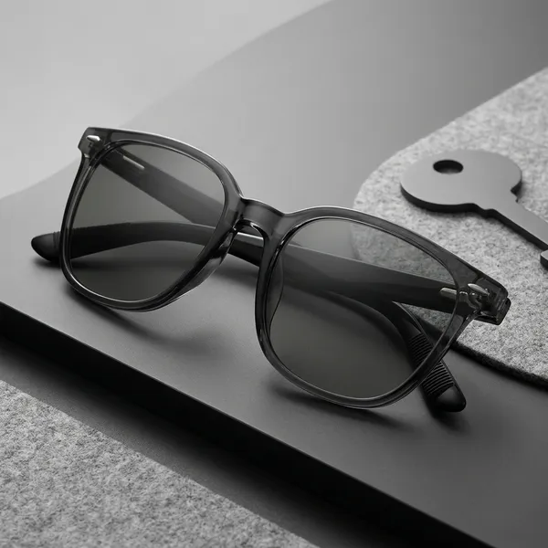 GREY_TINT_WAYFARER_SUNISEX_SUNGLASSES
