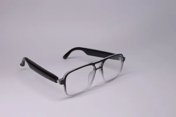 RETRO__BLACK_UNISEX_FRAME