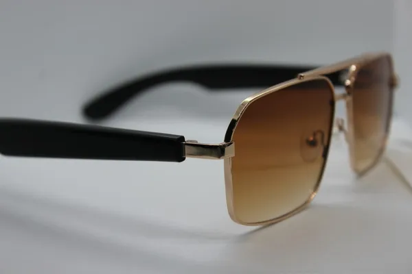 CLASSIC_RECTANGULAR_SHAPE_UNISEX_SUNGLASSES