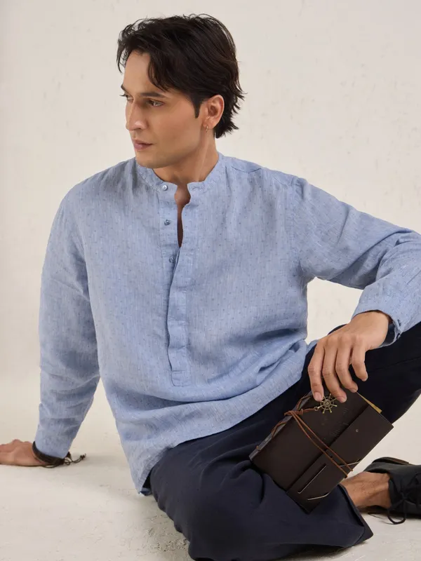 100%_Linen_Classic_Fit_Popover_Shirt_With_Hand_Embroidered_Details