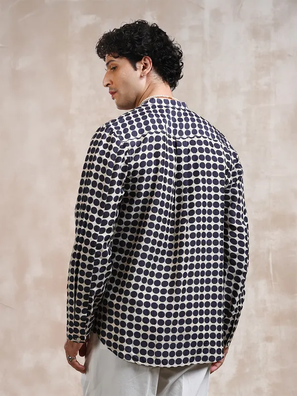 100%_Muga_Silk_classic_fit_popover_shirt_in_polka_print