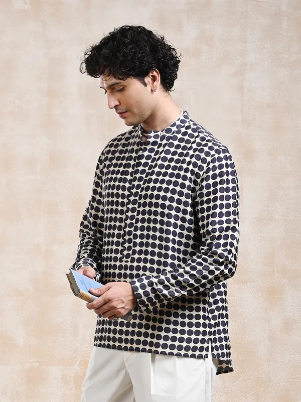 100%_Muga_Silk_classic_fit_popover_shirt_in_polka_print