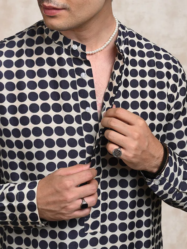 100%_Muga_Silk_classic_fit_popover_shirt_in_polka_print