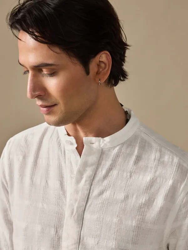 Handwoven_Textured_Classic_Fit_Pop-Over_Shirt_With_Extended_Placket