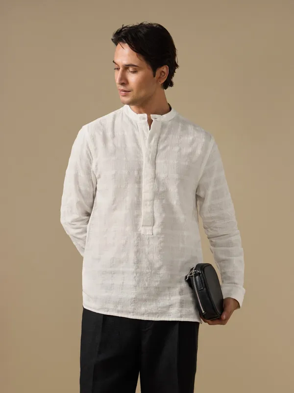 Handwoven_Textured_Classic_Fit_Pop-Over_Shirt_With_Extended_Placket