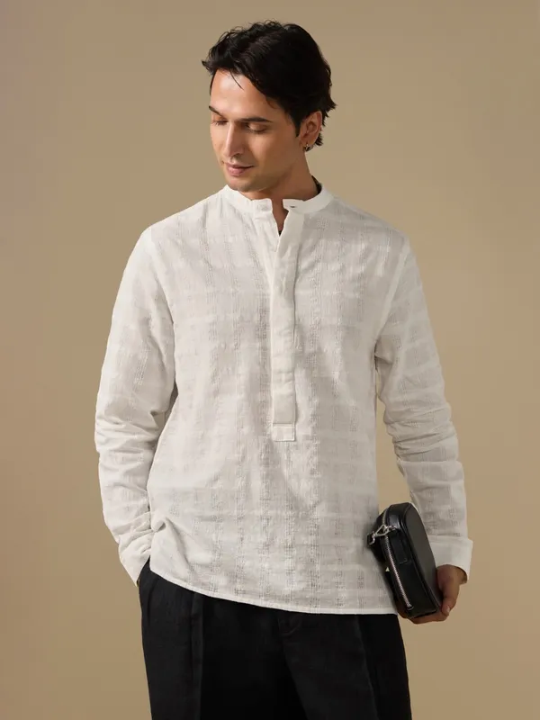 Handwoven_Textured_Classic_Fit_Pop-Over_Shirt_With_Extended_Placket