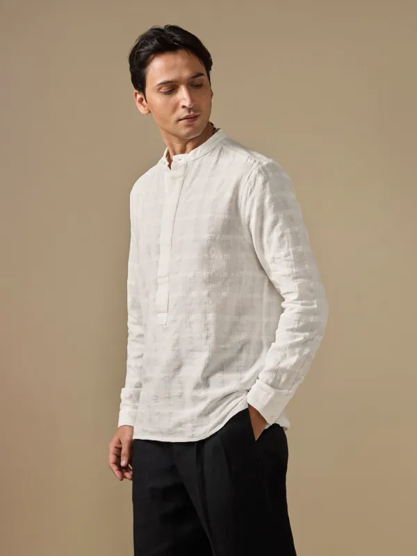 Handwoven_Textured_Classic_Fit_Pop-Over_Shirt_With_Extended_Placket