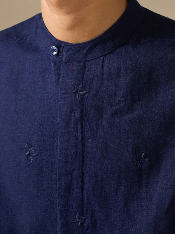 Cotton-Linen_Classic_Fit_Embroidered_Bushirt