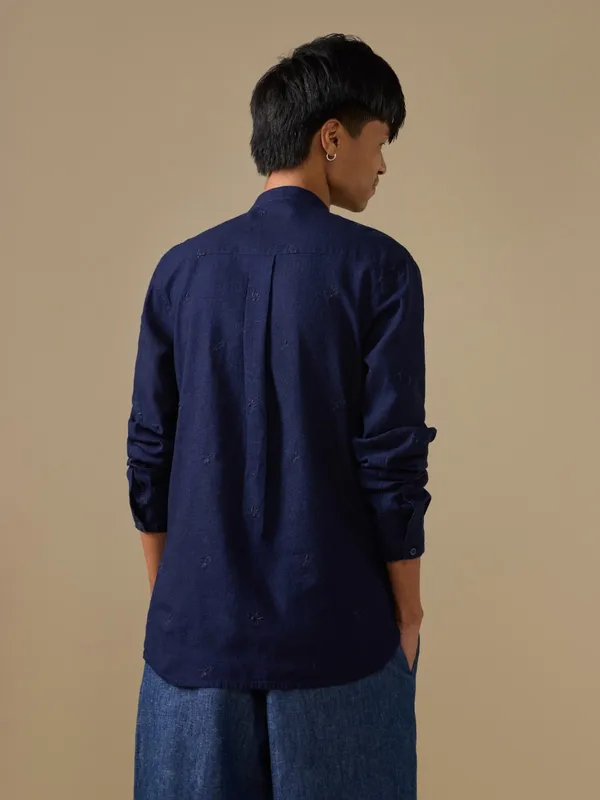 Cotton-Linen_Classic_Fit_Embroidered_Bushirt